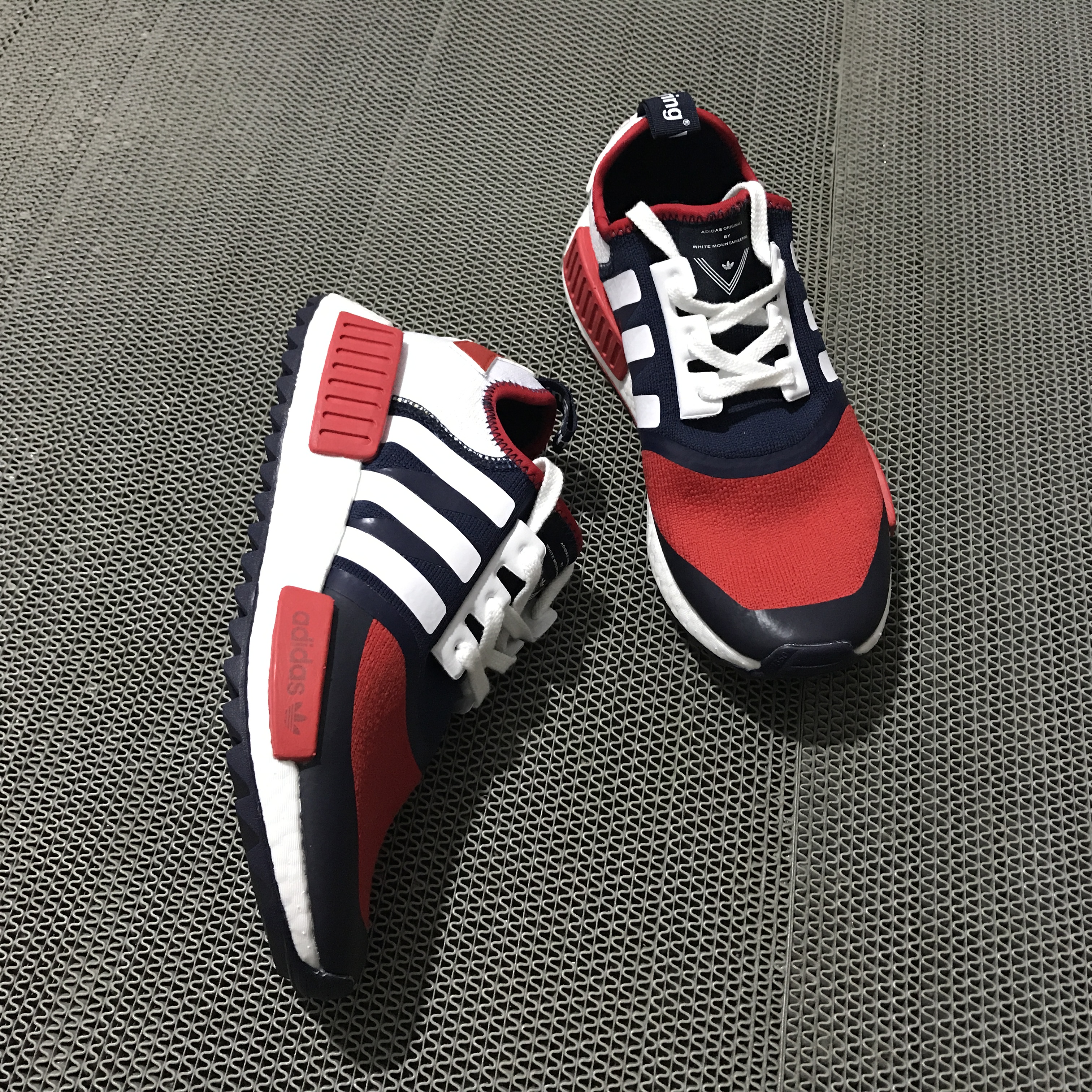 nmd r2 pk navy