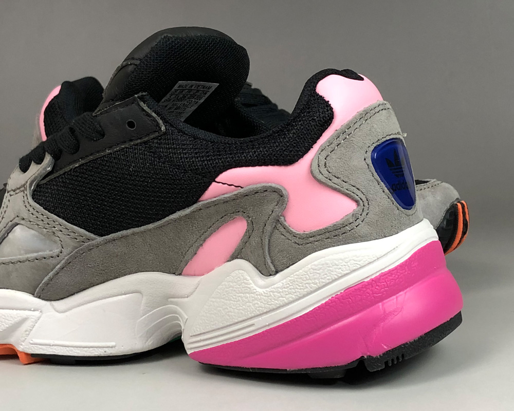 adidas falcon w core black & light pink