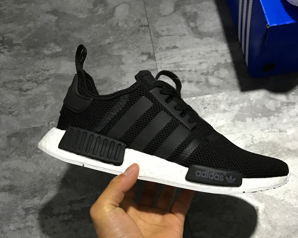 nmd r1 black and white