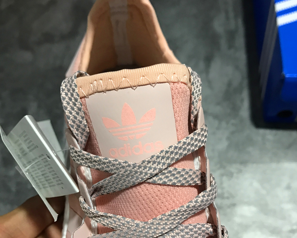 nmd r1 grey pink