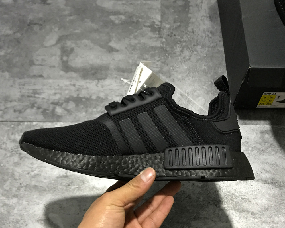 over Trin Eftermæle adidas NMD R1 'Triple Black' For Sale – The Sole Line