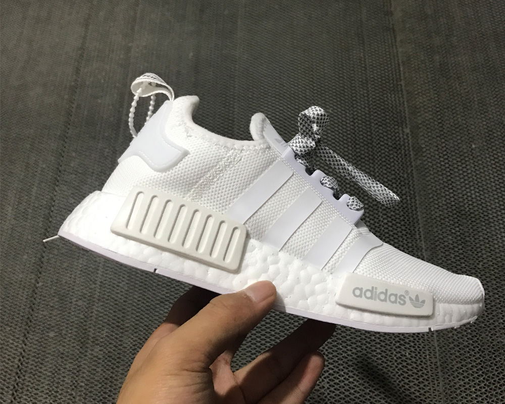 nmd r1 triple white