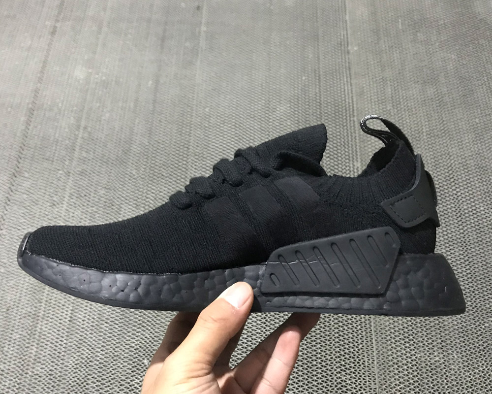 all black nmd r2