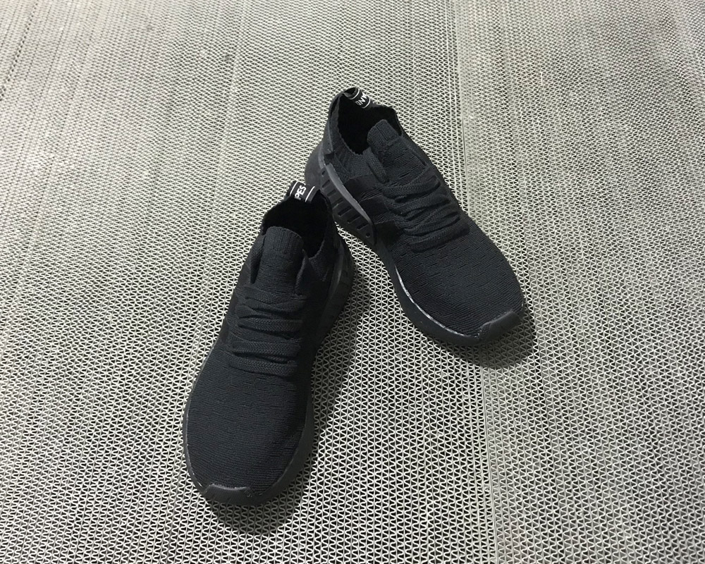 adidas nmd r2 triple black