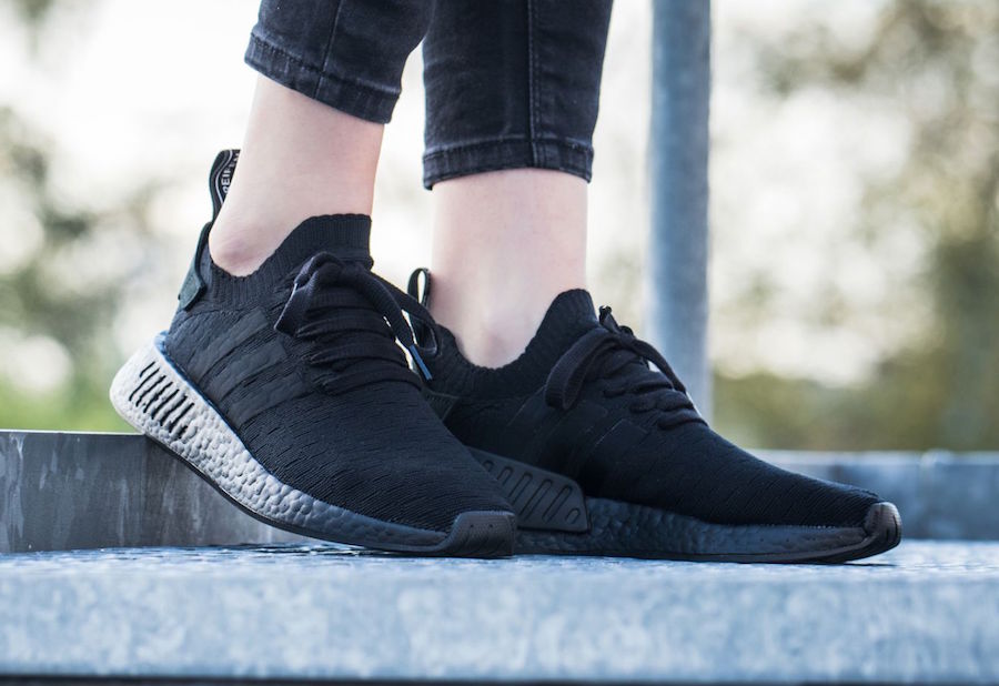 nmd r1 primeknit triple black