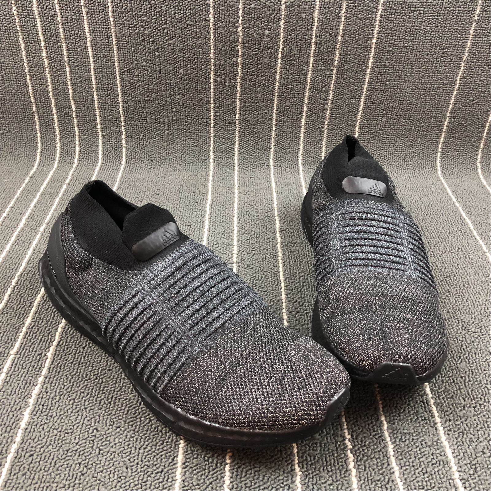 ultra boost laceless triple black review