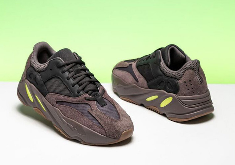 yeezy boost 700 mauve size 6