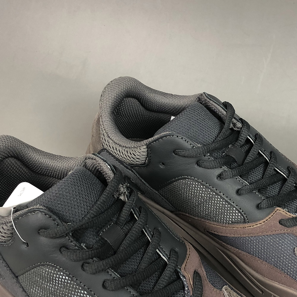 yeezy 700 mauve quantity