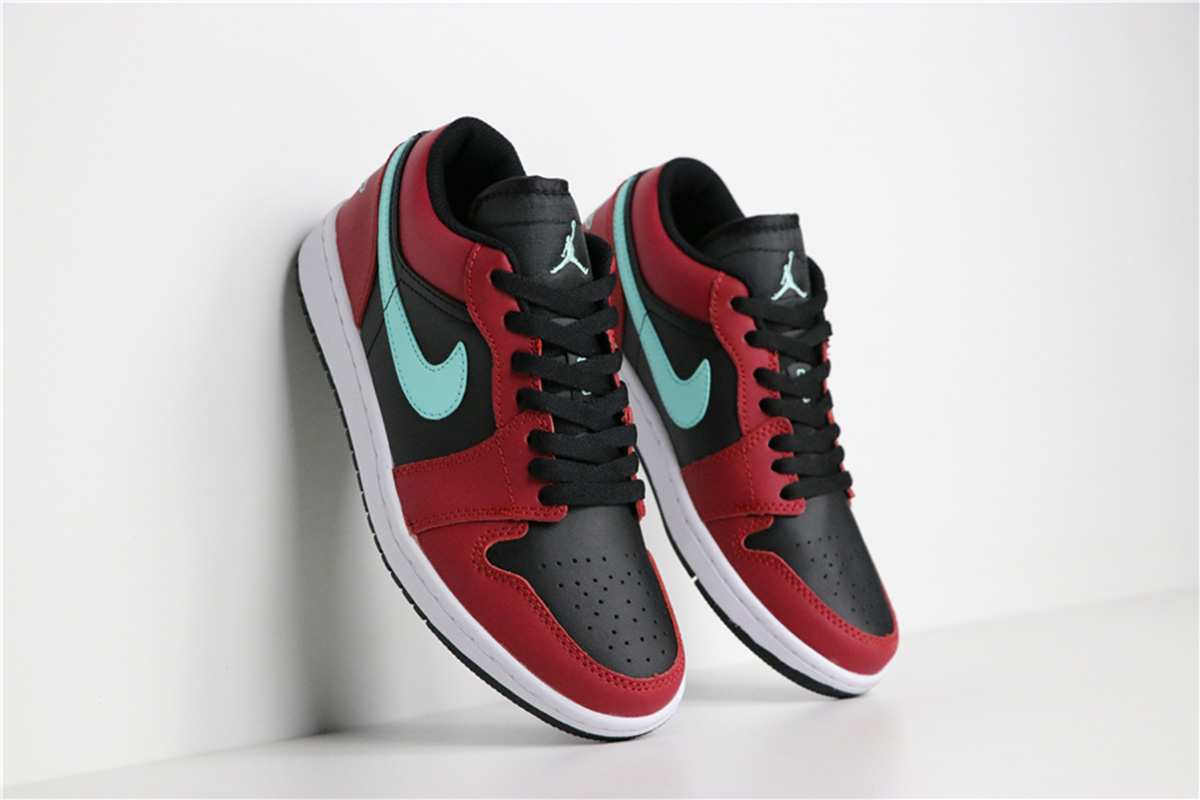 jordan 1 low black green pulse gym red