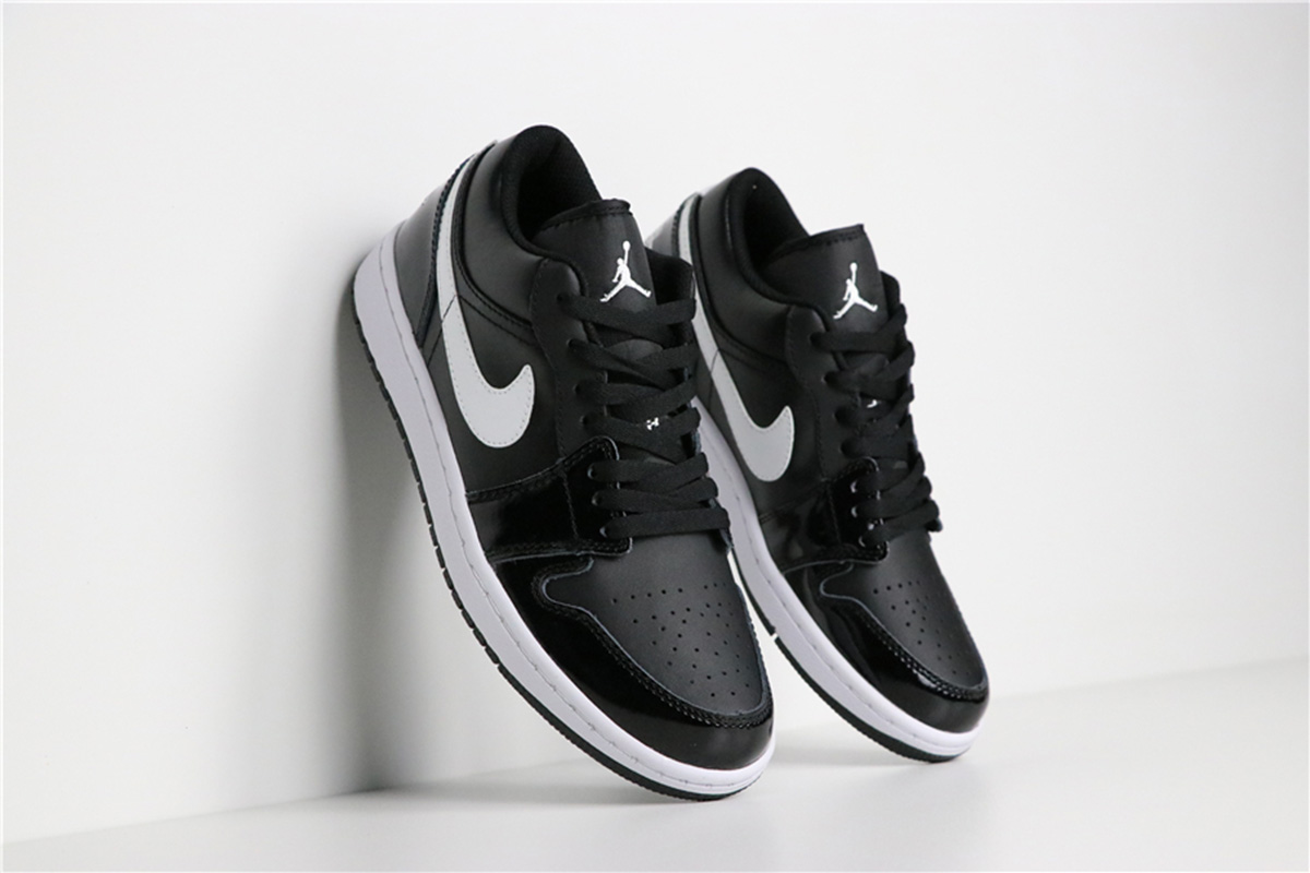 jordan 1 low black and white