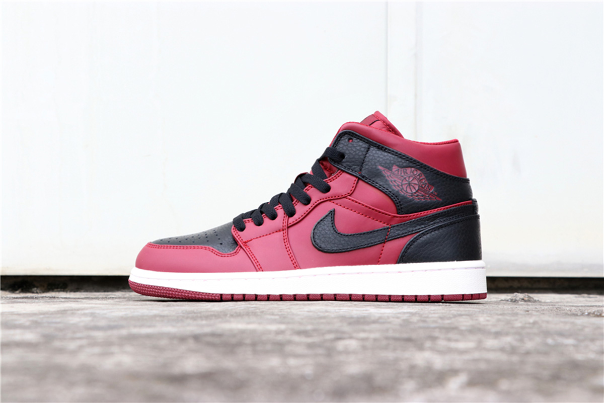 Air Jordan 1 Mid Reverse Banned 554724 