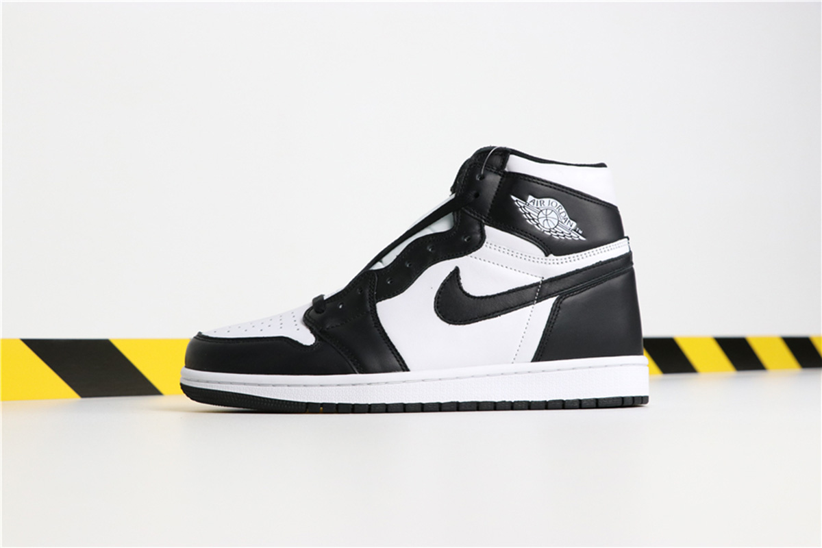 retro jordan 1 black and white