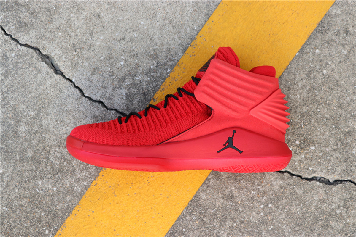 Air Jordan 32 “Rosso Corsa” Gym Red 