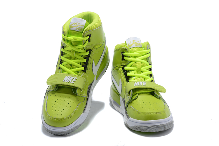 green nike shows