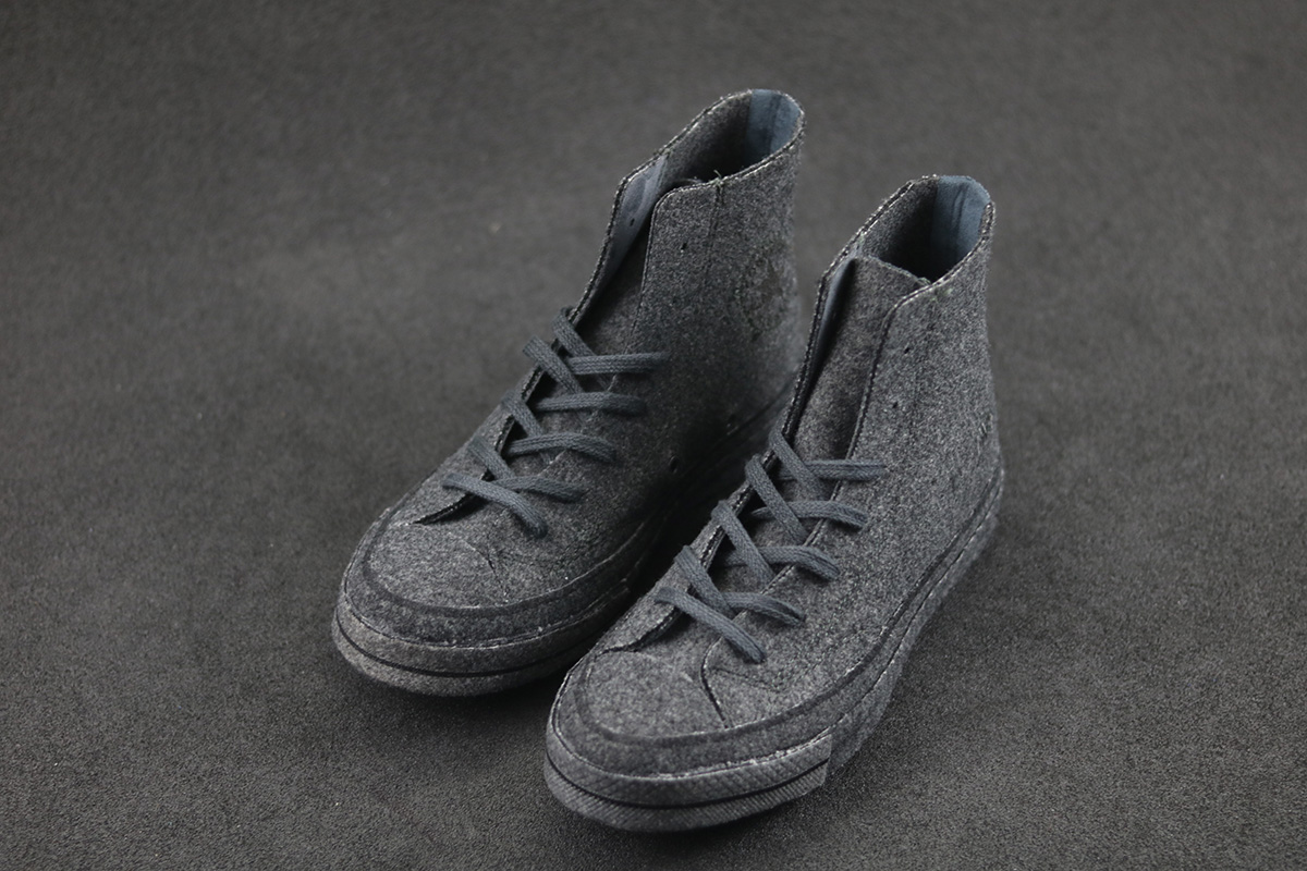 triple black converse mens