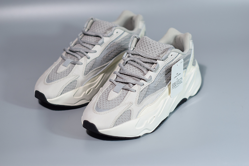 yeezy 700 static