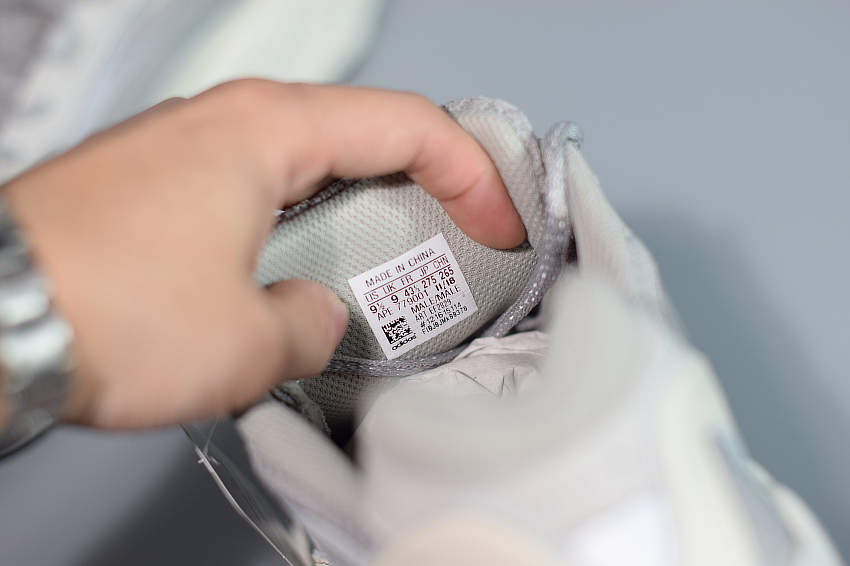 yeezy 700 tag