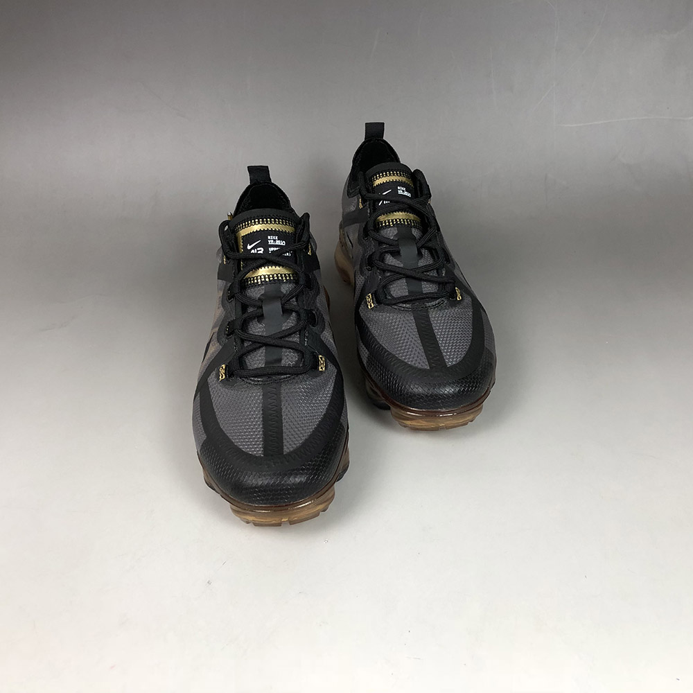 nike air vapormax black metallic gold