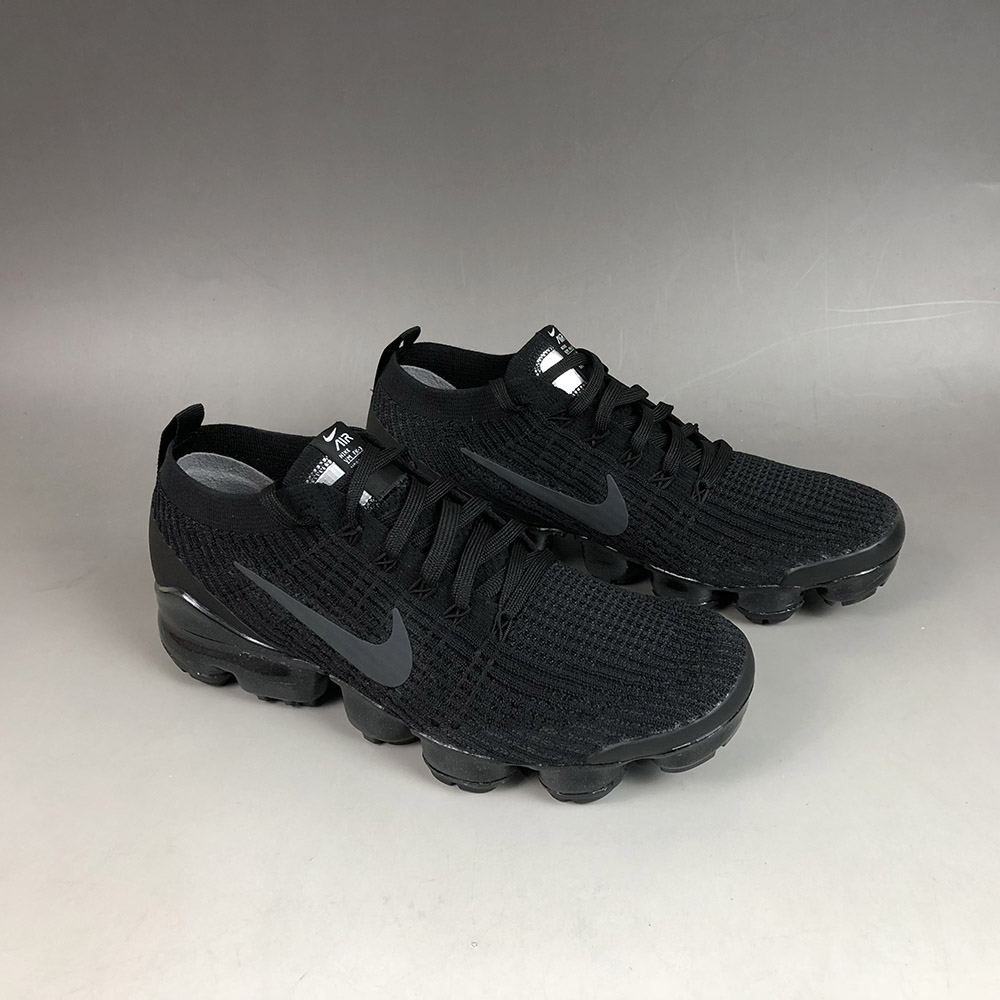 black vapormax 3.0