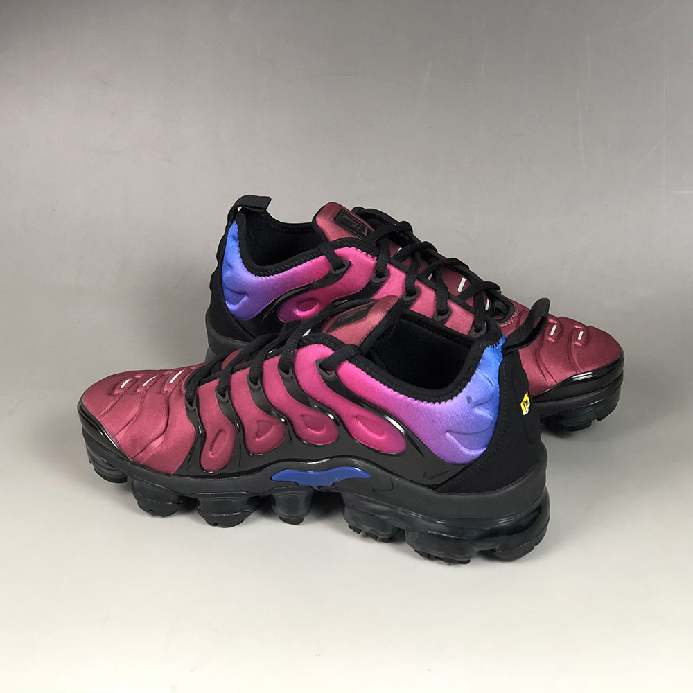 nike wmns air vapormax plus hyper violet