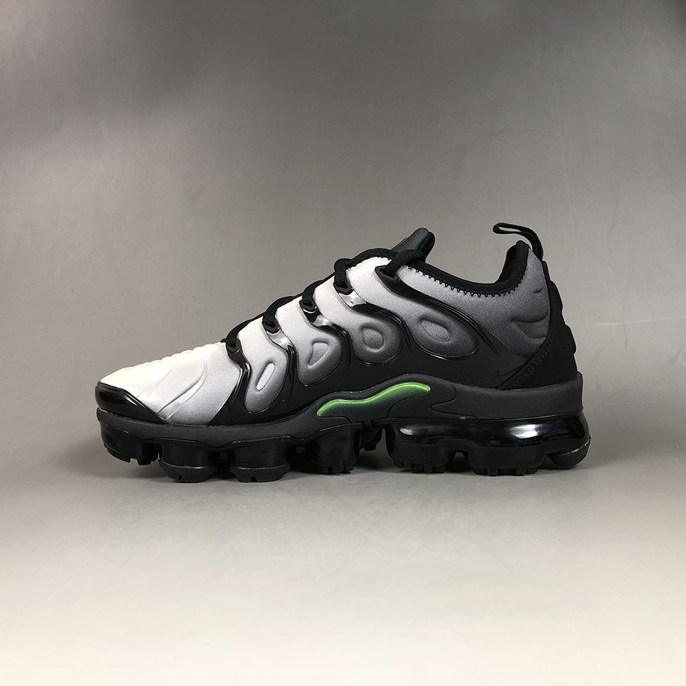 nike air vapormax plus black sale