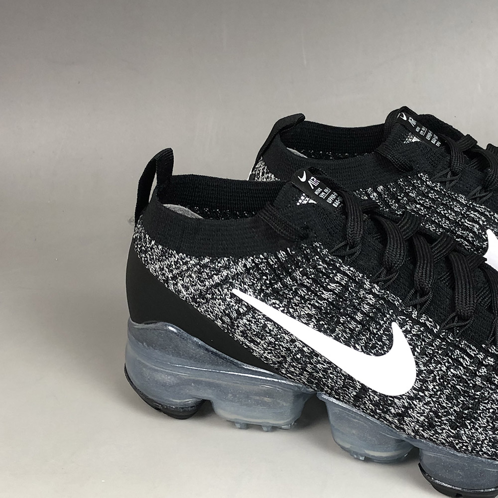 nike vapormax black and white womens