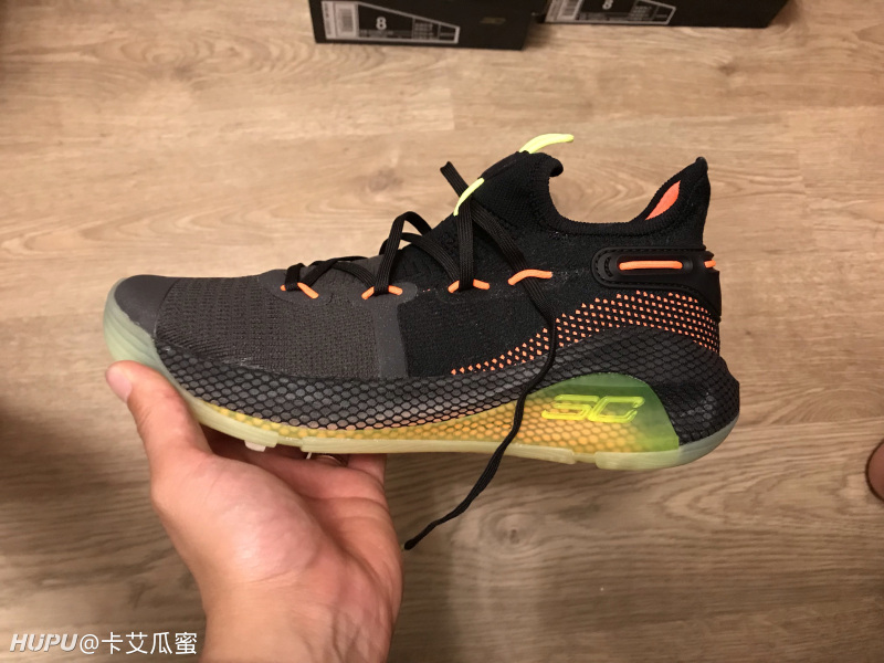 do curry 6 run small