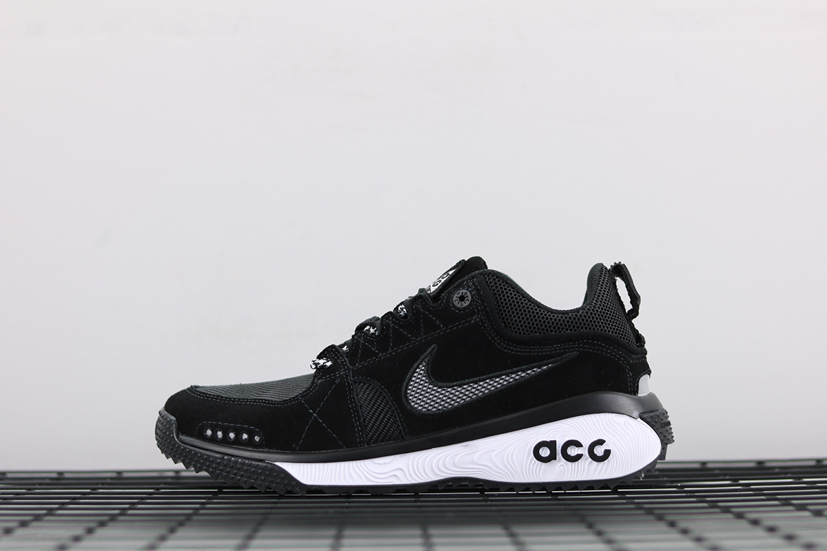 nike acg dog mountain white