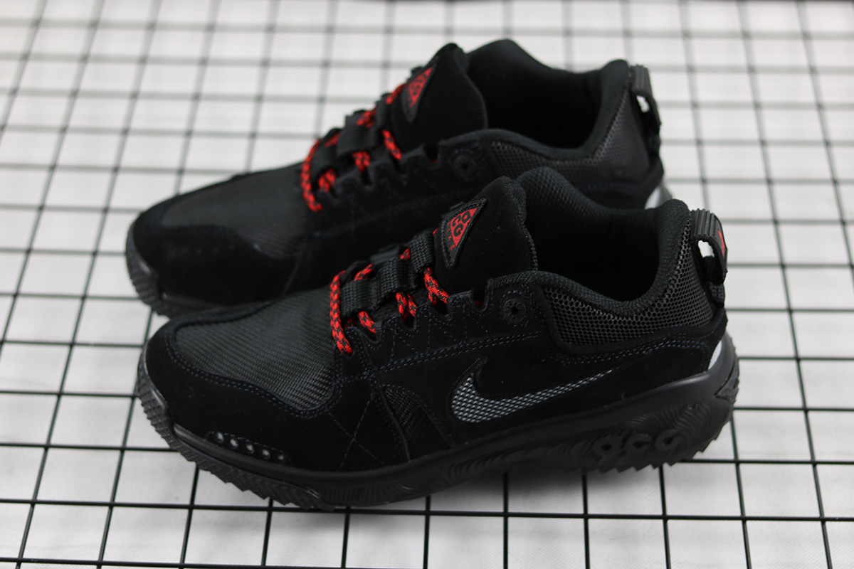 nike acg dog mountain triple black