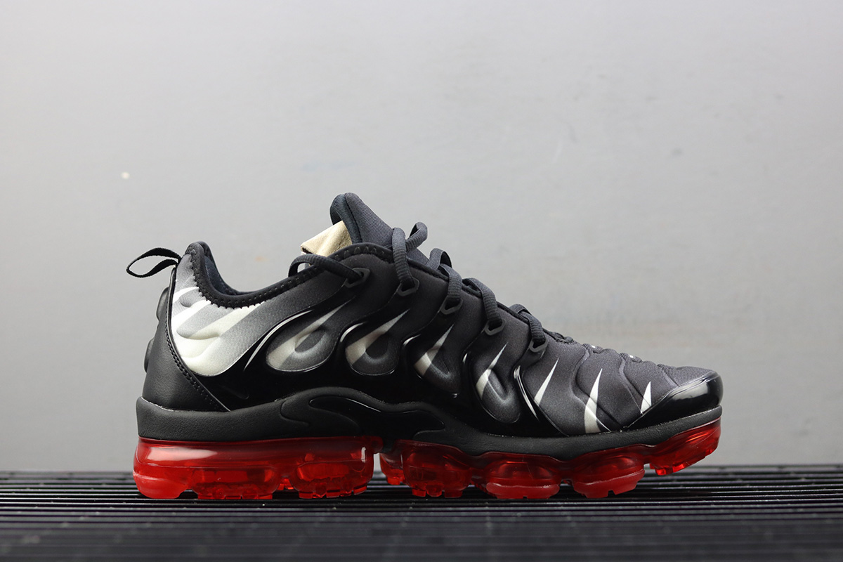 vapormax plus oreo black bottom