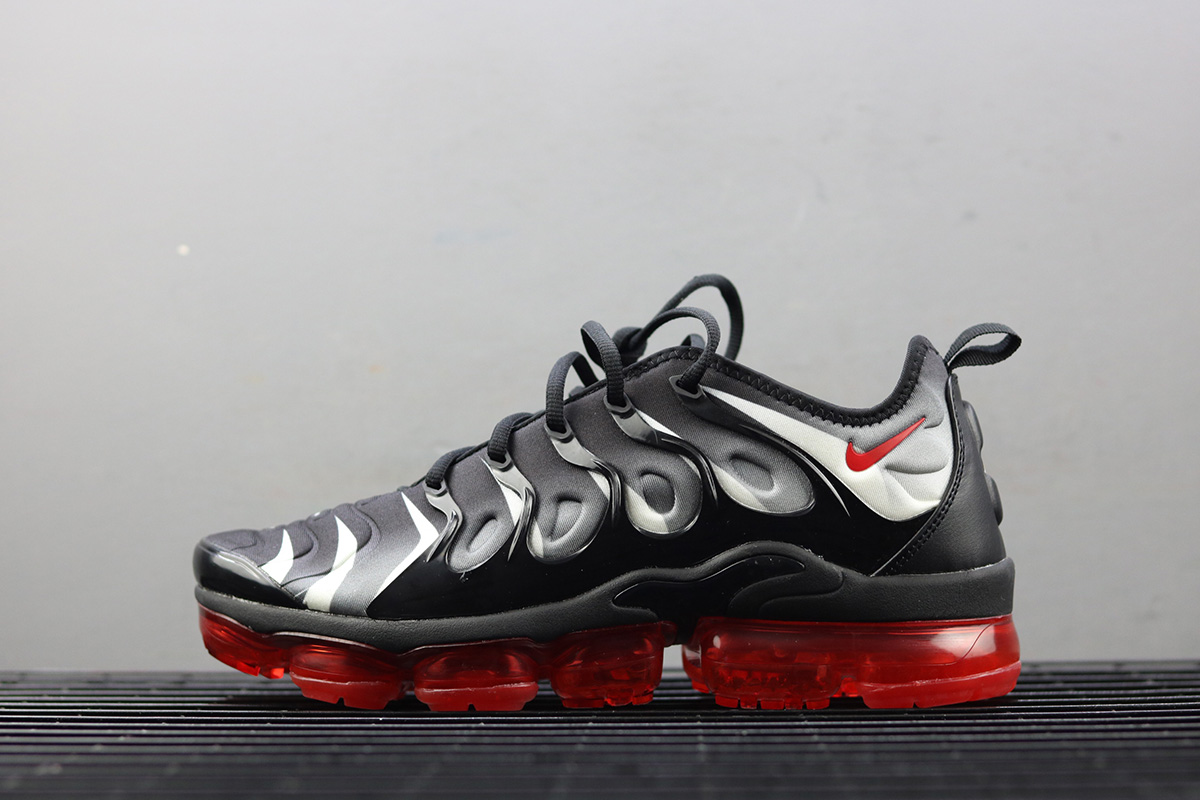 nike air vapormax plus white and red
