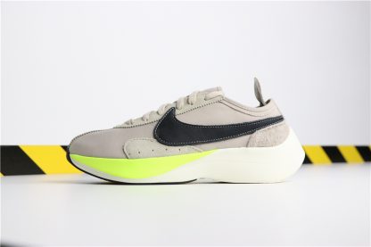 nike moon racer volt