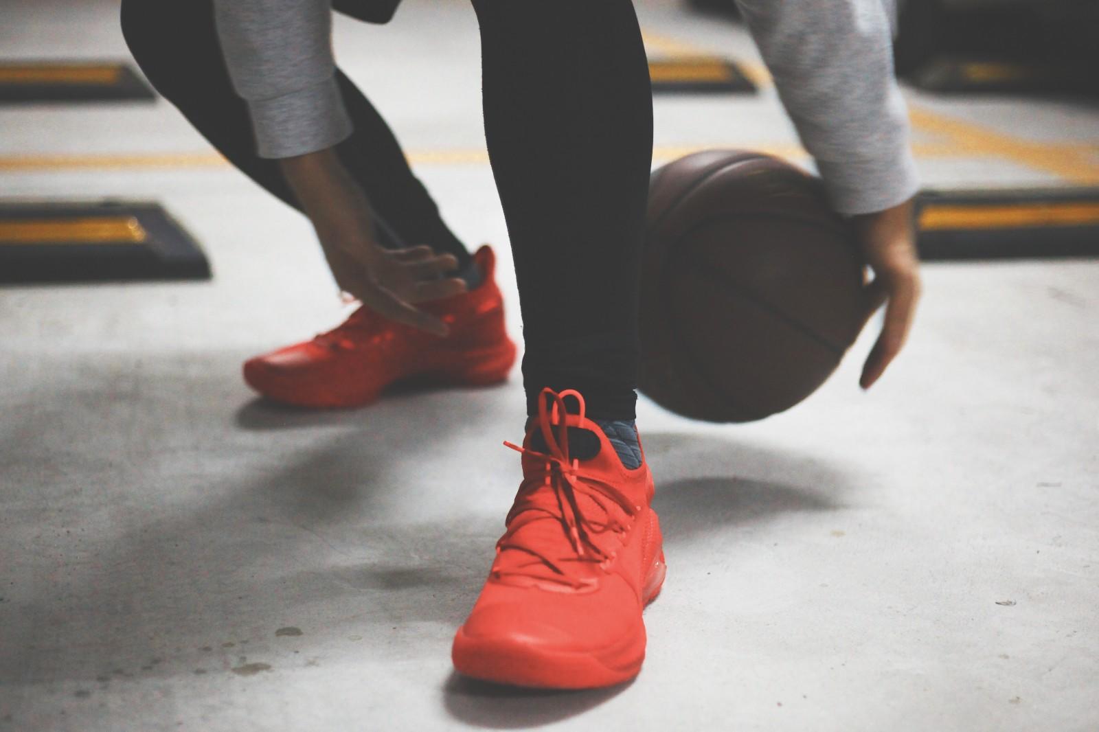 curry 6 red on feet