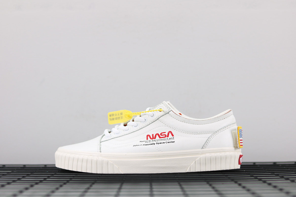 vans space voyager true white