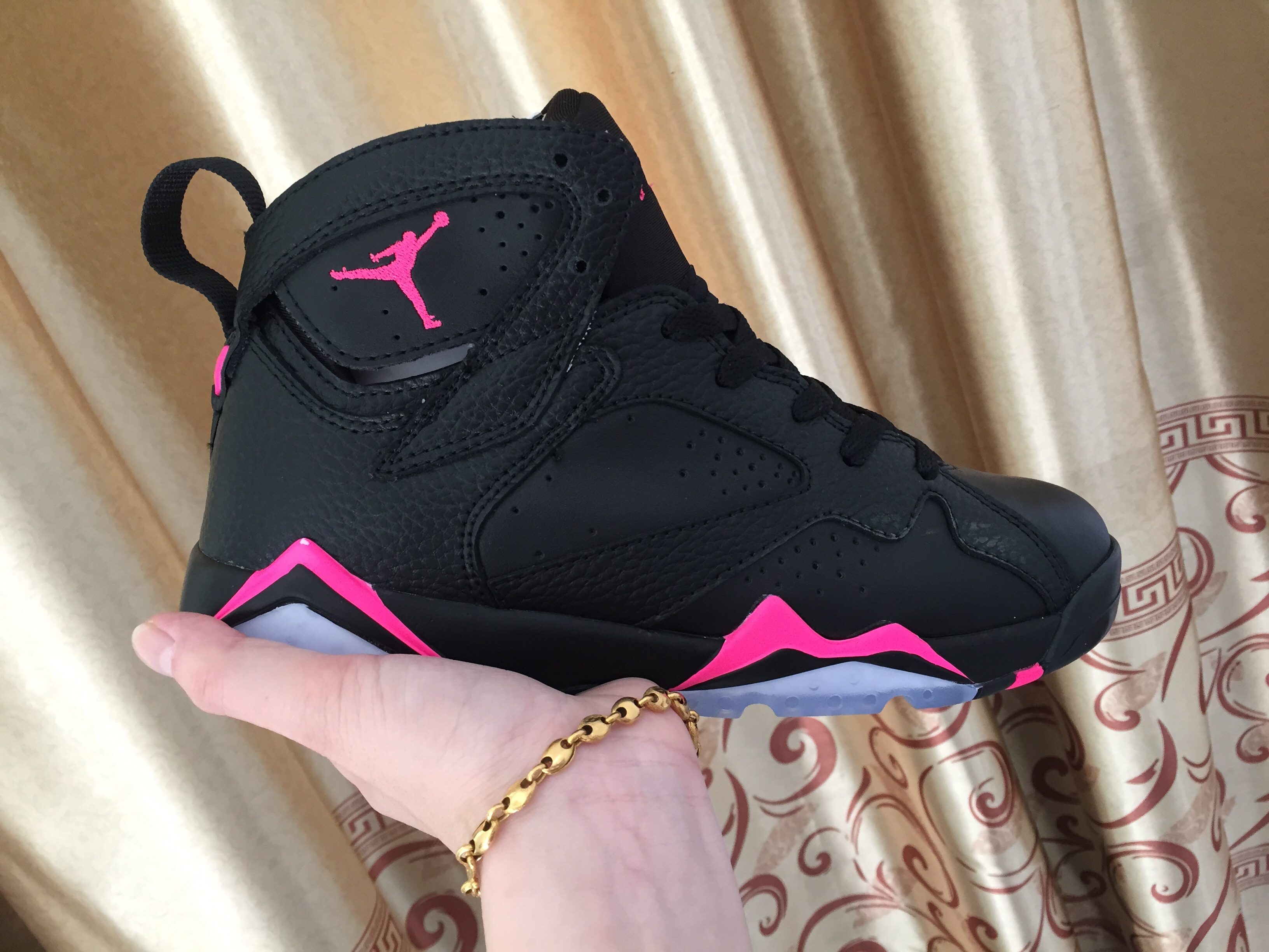 Air Jordan 7 GS Black/Hyper Pink On 