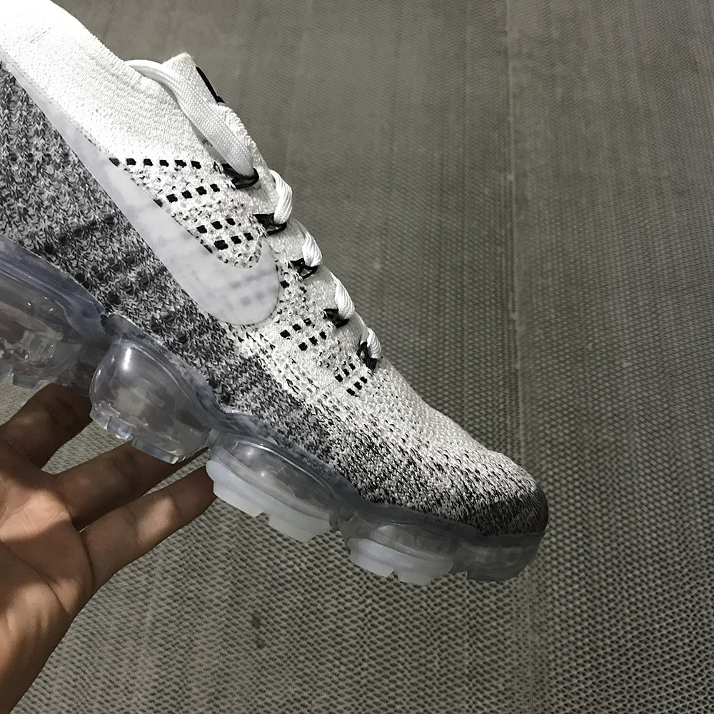 Nike Air Vapor Max “Oreo” Pale Grey 