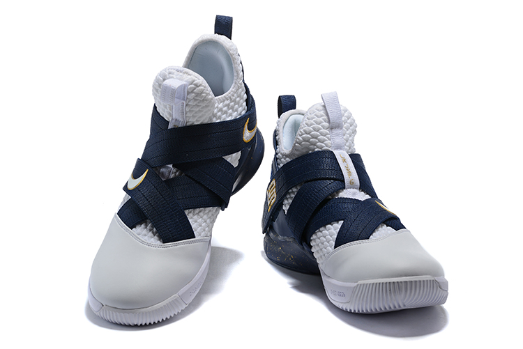 harga nike lebron soldier 12