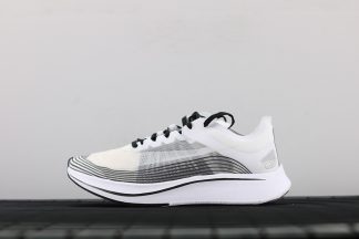zoom fly sp black and white