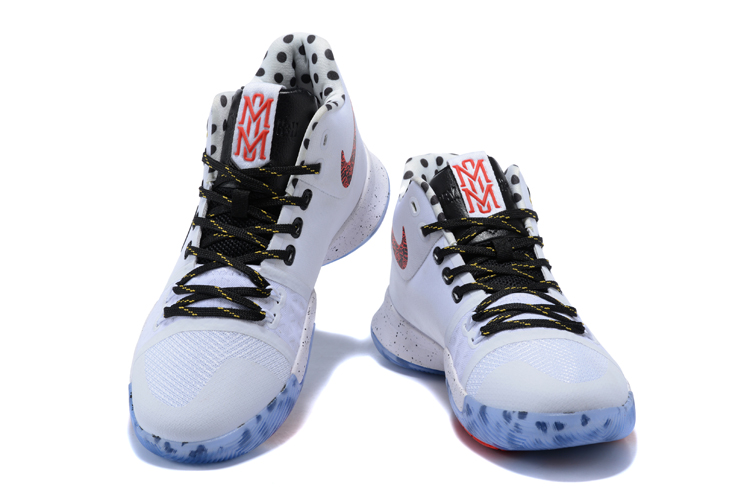 kyrie 3 mom