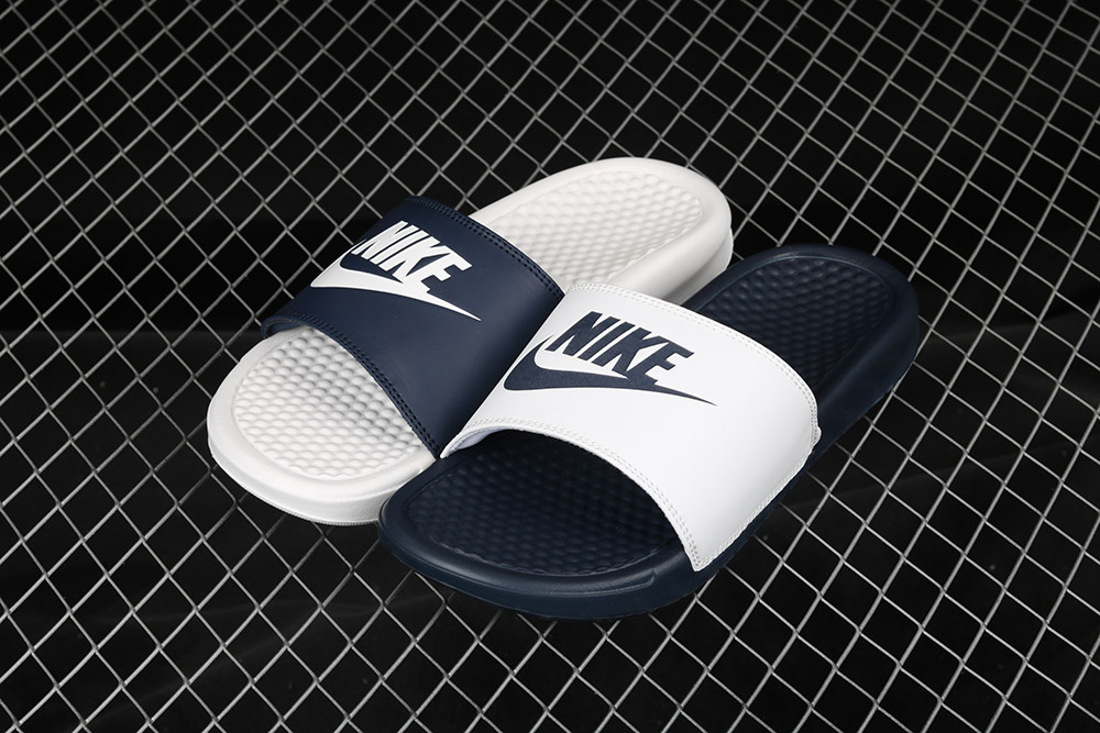 nike benassi navy blue