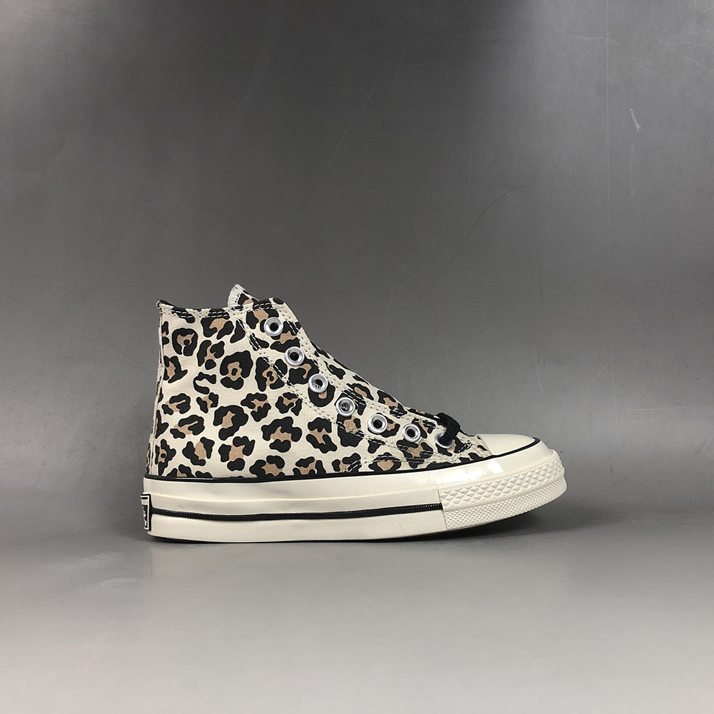converse leopard
