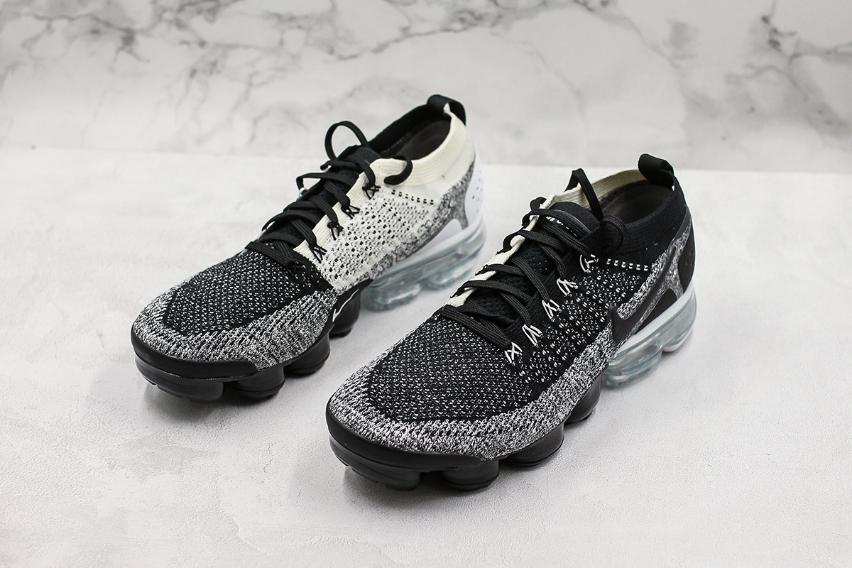 vapormax 2.0 black and white