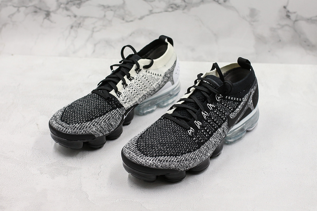 black and white vapormax 2.0