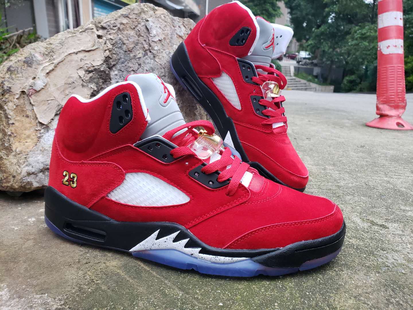 jordan 5 retro trophy room university red