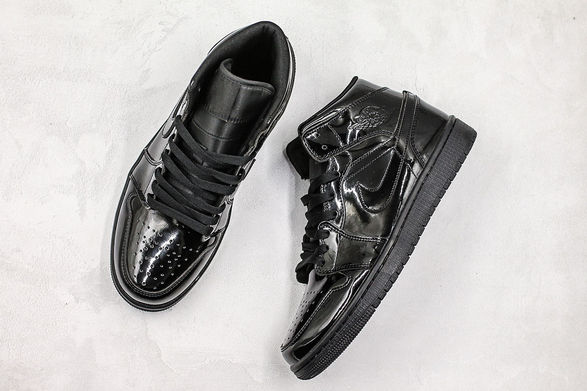 jordan 1 triple black mid