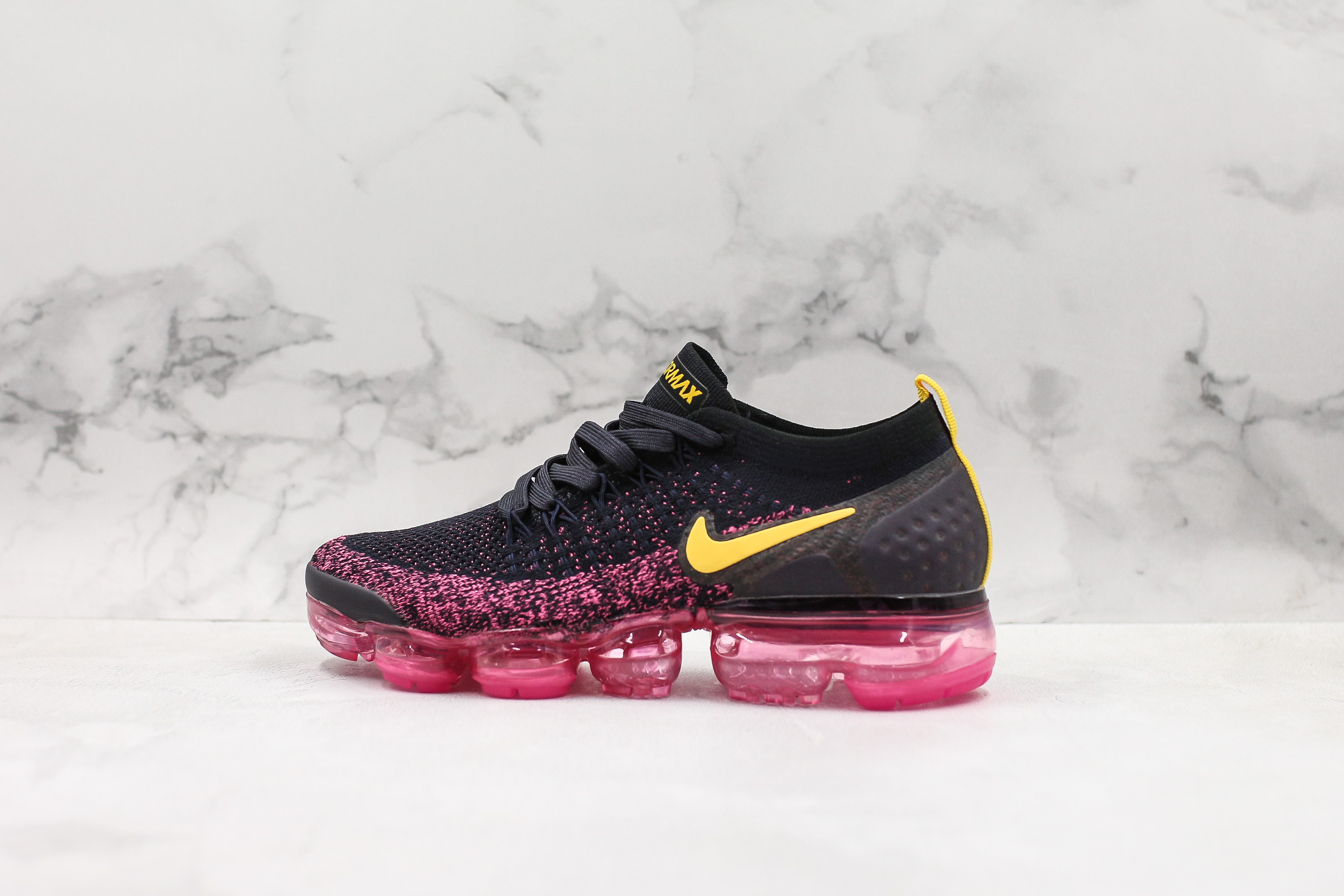 nike vapormax black and pink