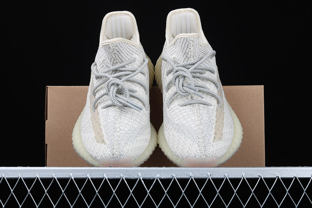yeezy 350 v2 lundmark reflective