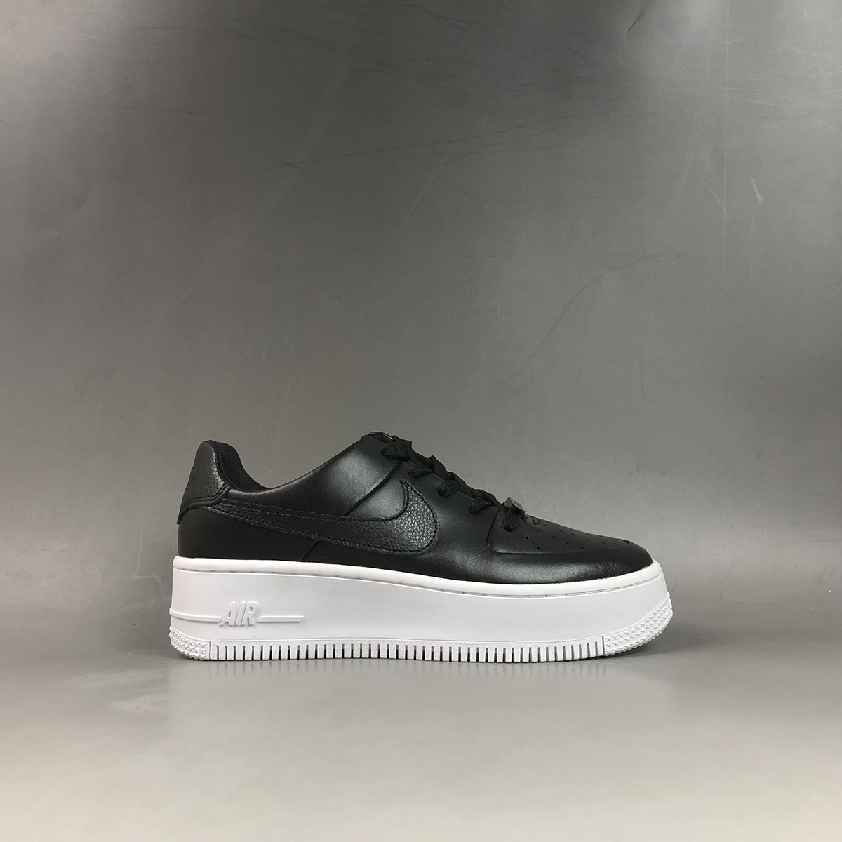 nike air force 1 black with white sole