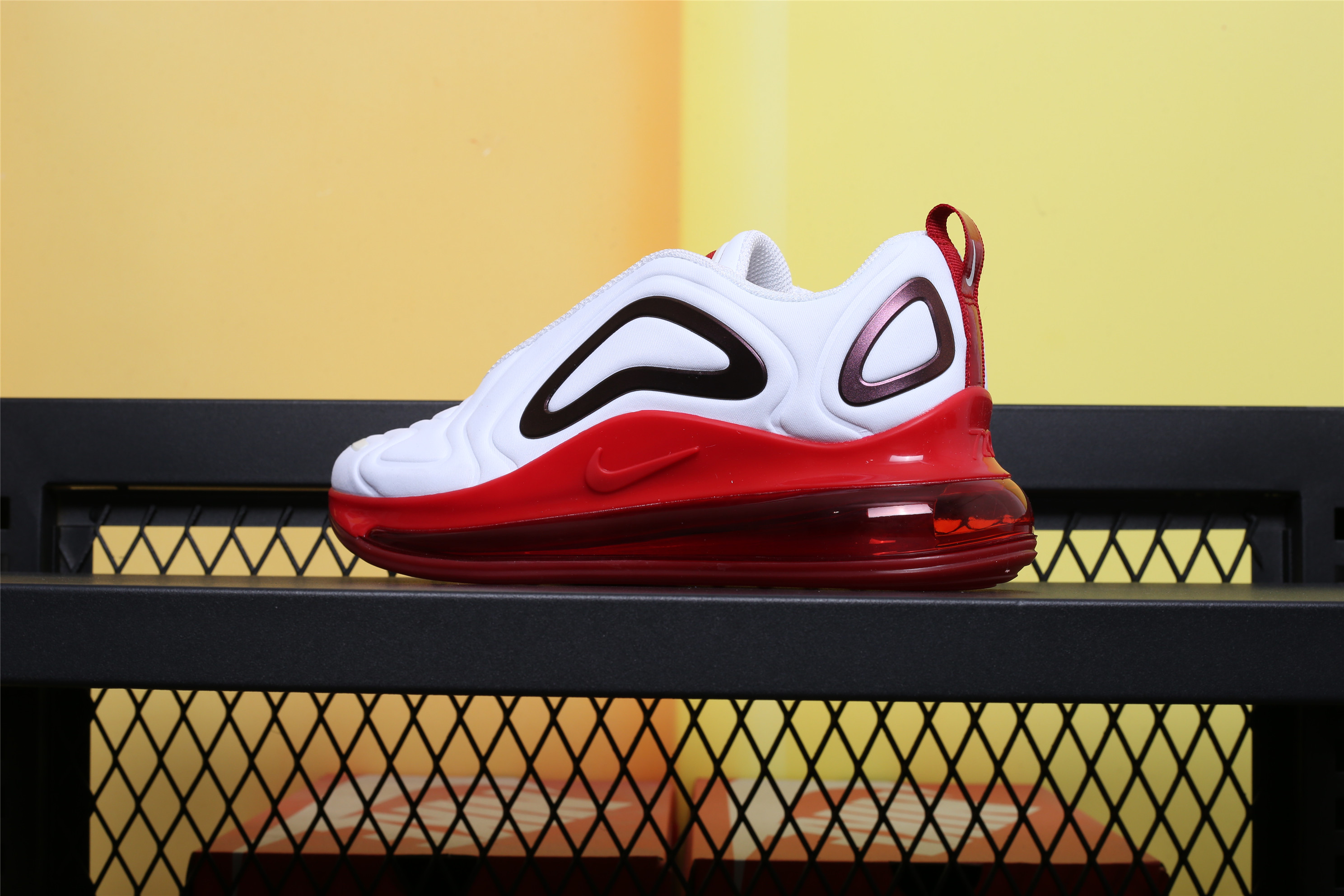 nike air max 720 red white