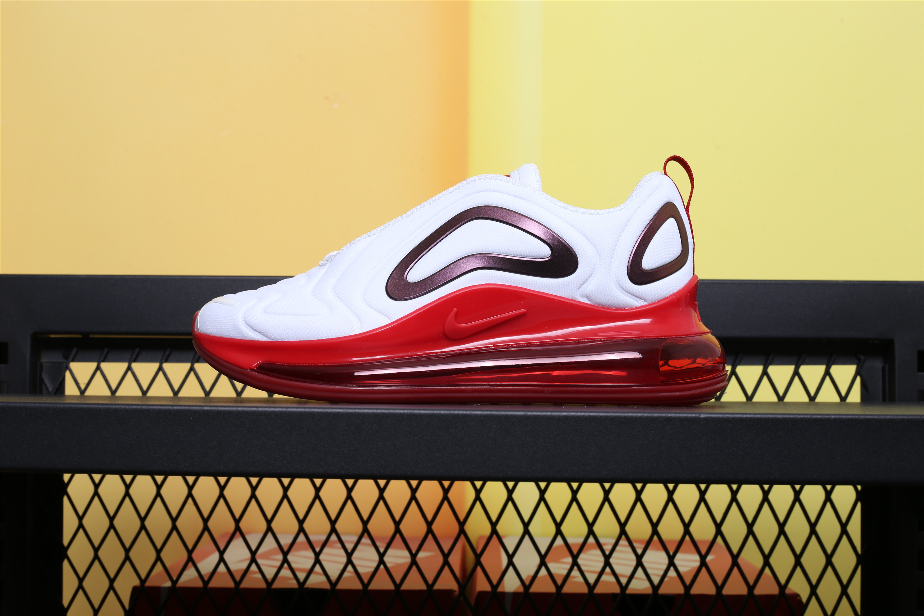 air max 720 white and red